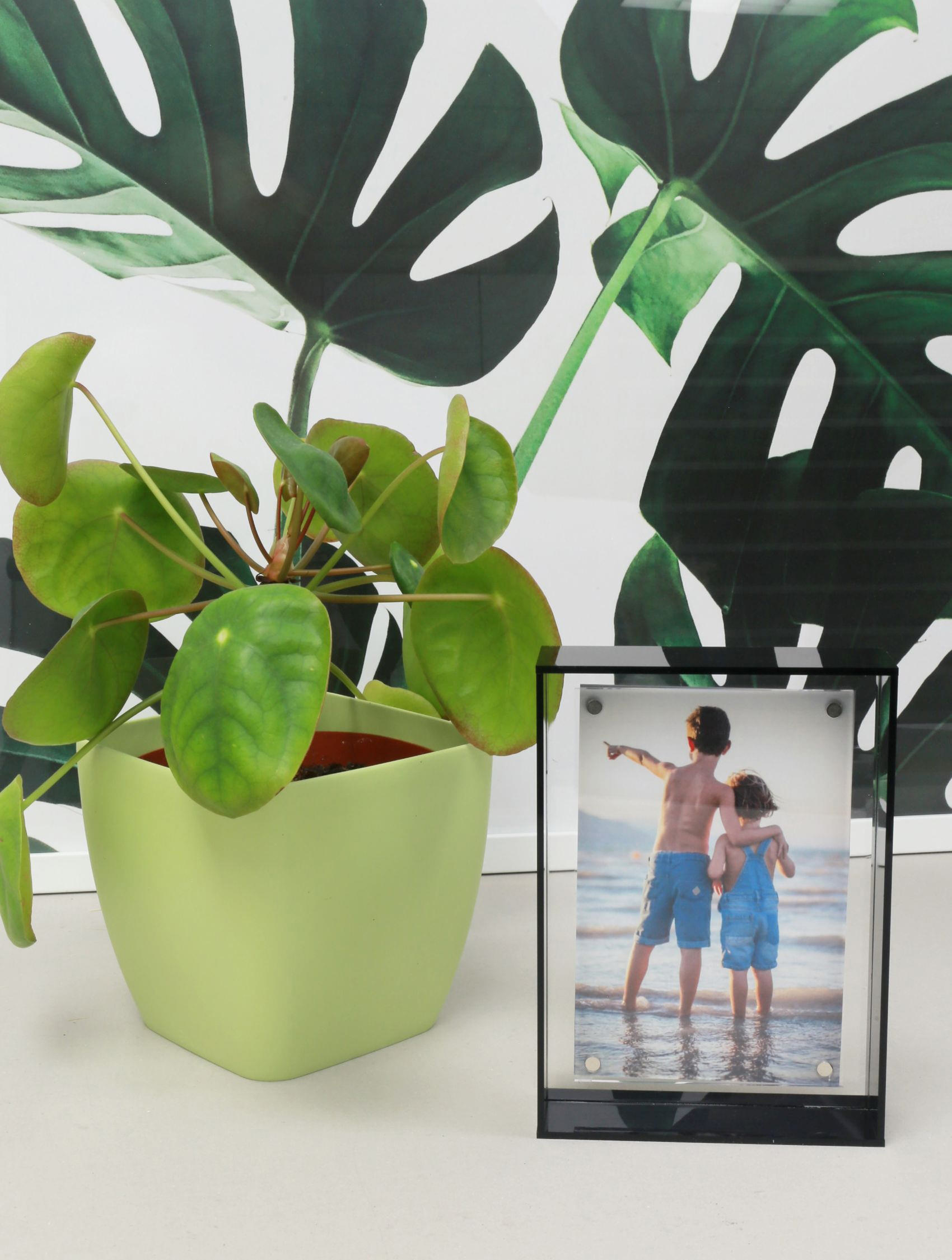 Acrylglasrahmen mit schwebendem Fotoeffect - schwarz