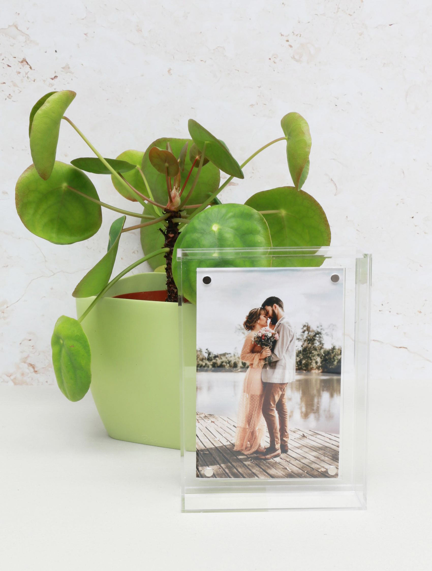 Acrylglasrahmen mit schwebendem Fotoeffect - klar